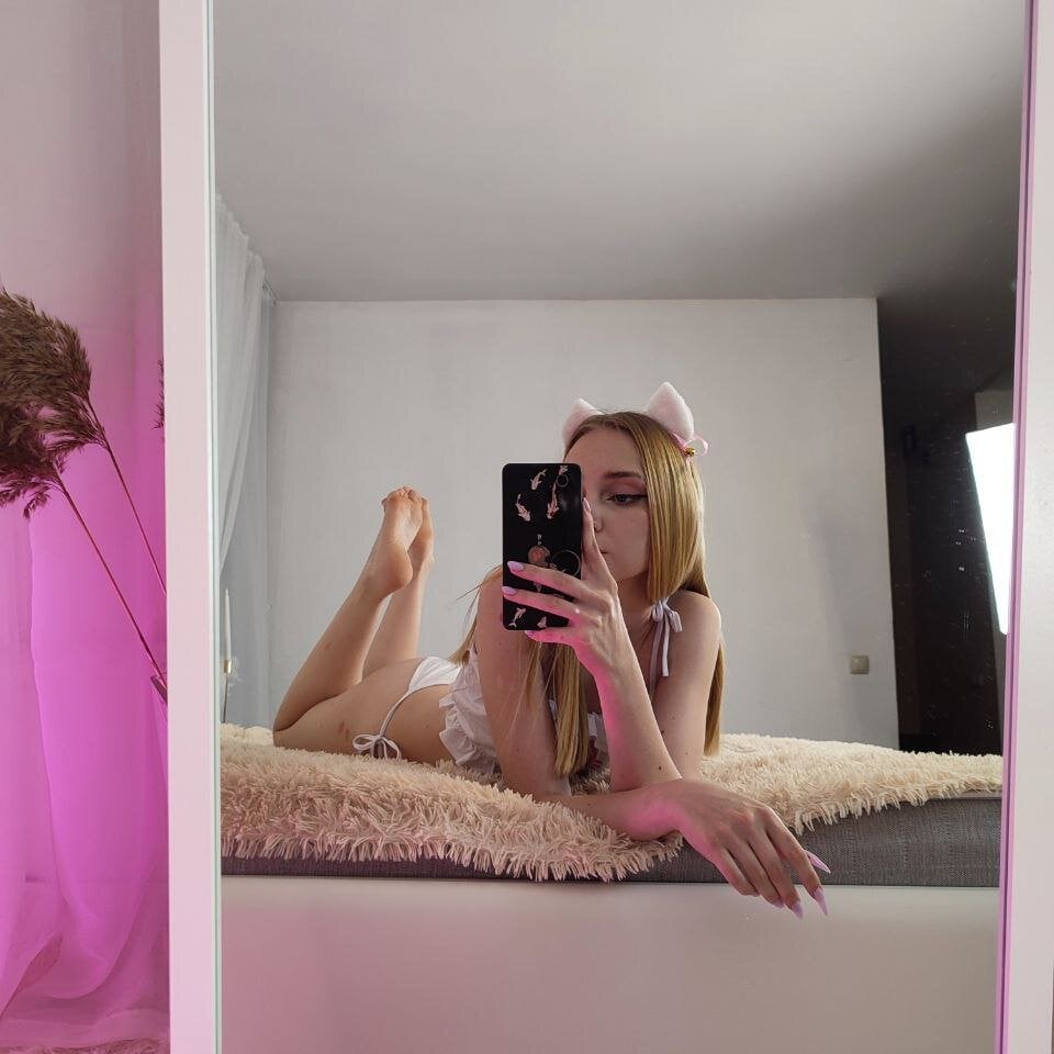 stripchat foxyblondie webcam profile pic via bestlivesexchat.com