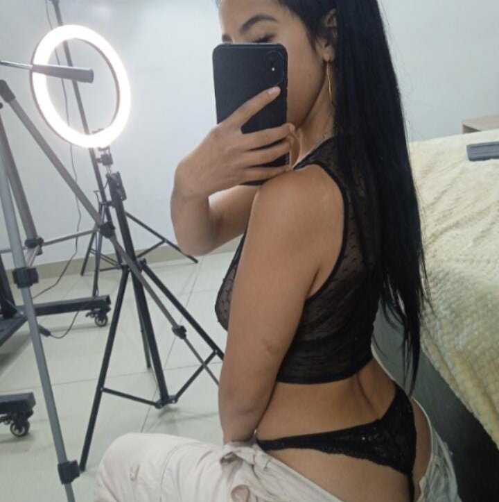 Paola_Gomory's Offline XXX Chat