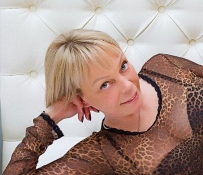 GeraldinaBrings - blondes mature