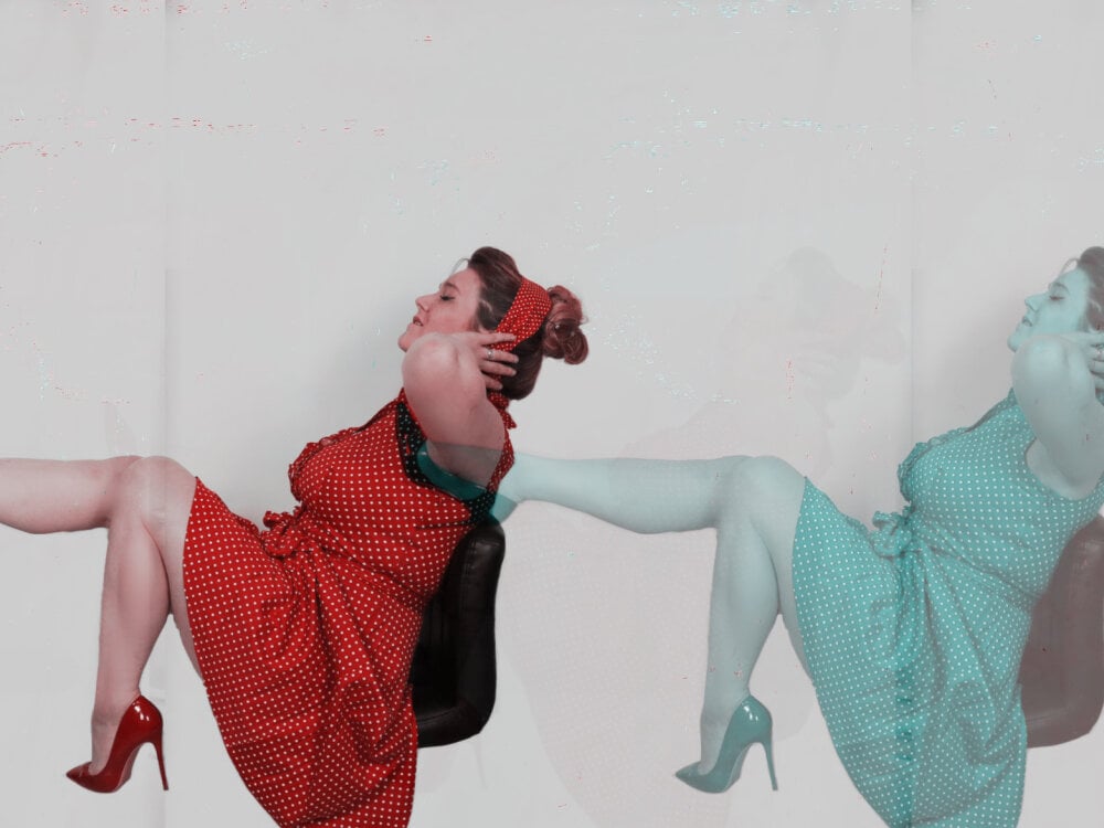 Live sex webcam photo for PetitColibri #290199310