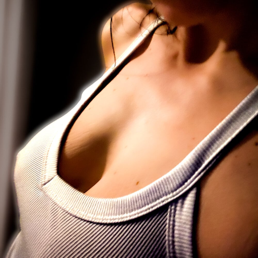 amateursex-livecam.com alexabrooke_xxx livesex profile in im-from-russia cams