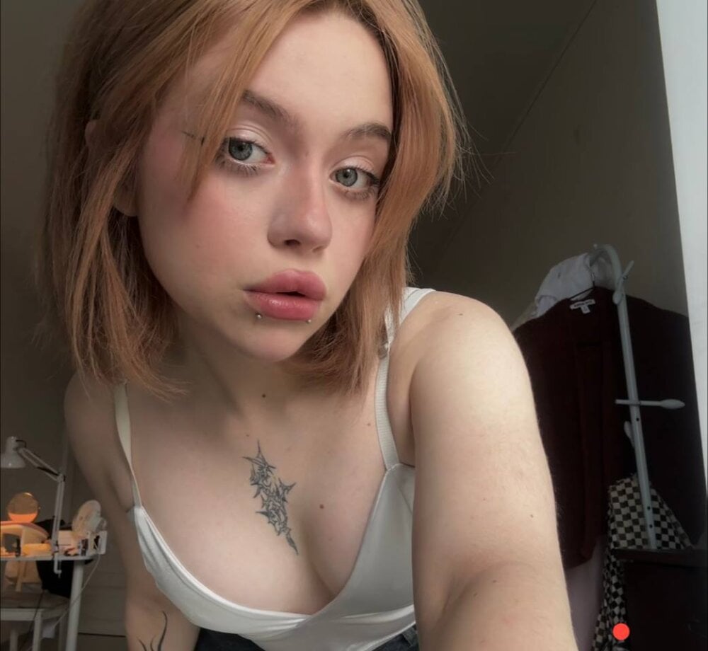 stripchat nyaskaholic webcam profile pic via badgirlwebcam.com