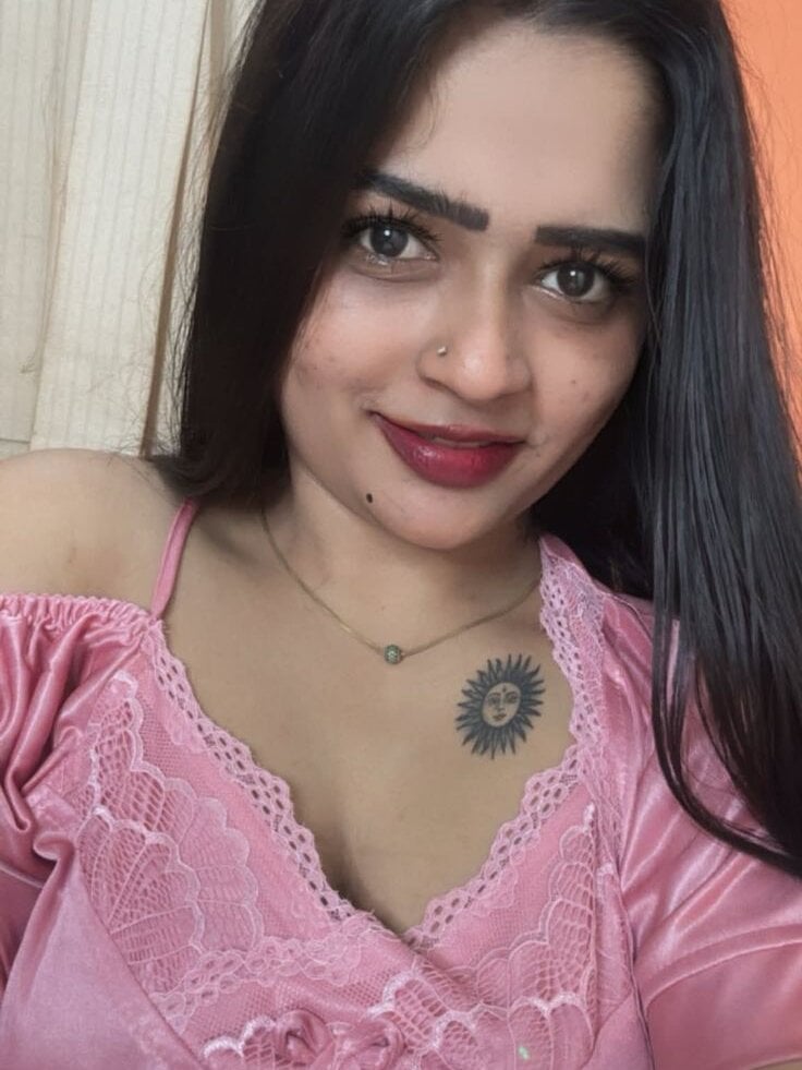 queen_meena webcam profile - Puerto Rican