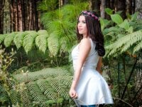 CrystalJoneess' Offline Chat Room
