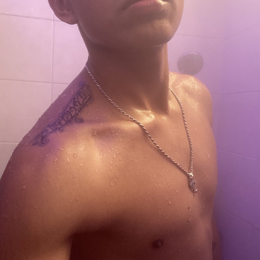 SkinnyHot444 profile
