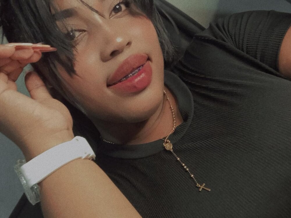 Live sex webcam photo for AichaBrown #290269491