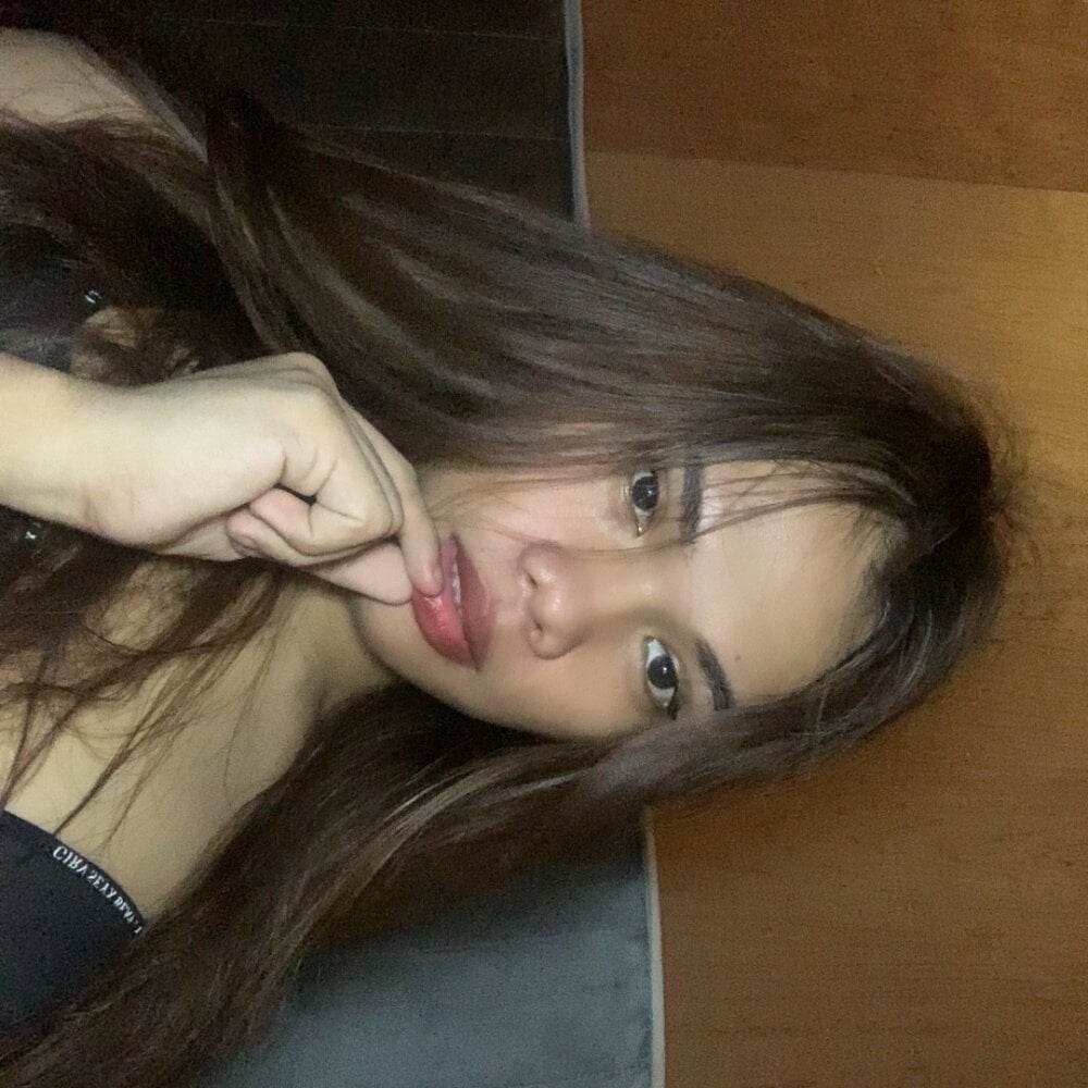 Yourtransalexa25's Offline XXX Chat