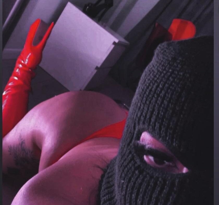 LivvColee live cam model at StripChat
