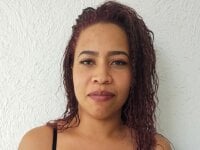 YadiraJones' Offline Chat Room