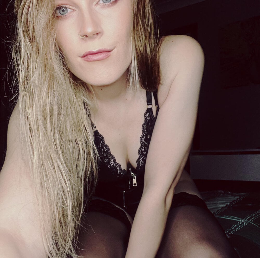 Couple19951's Offline XXX Chat