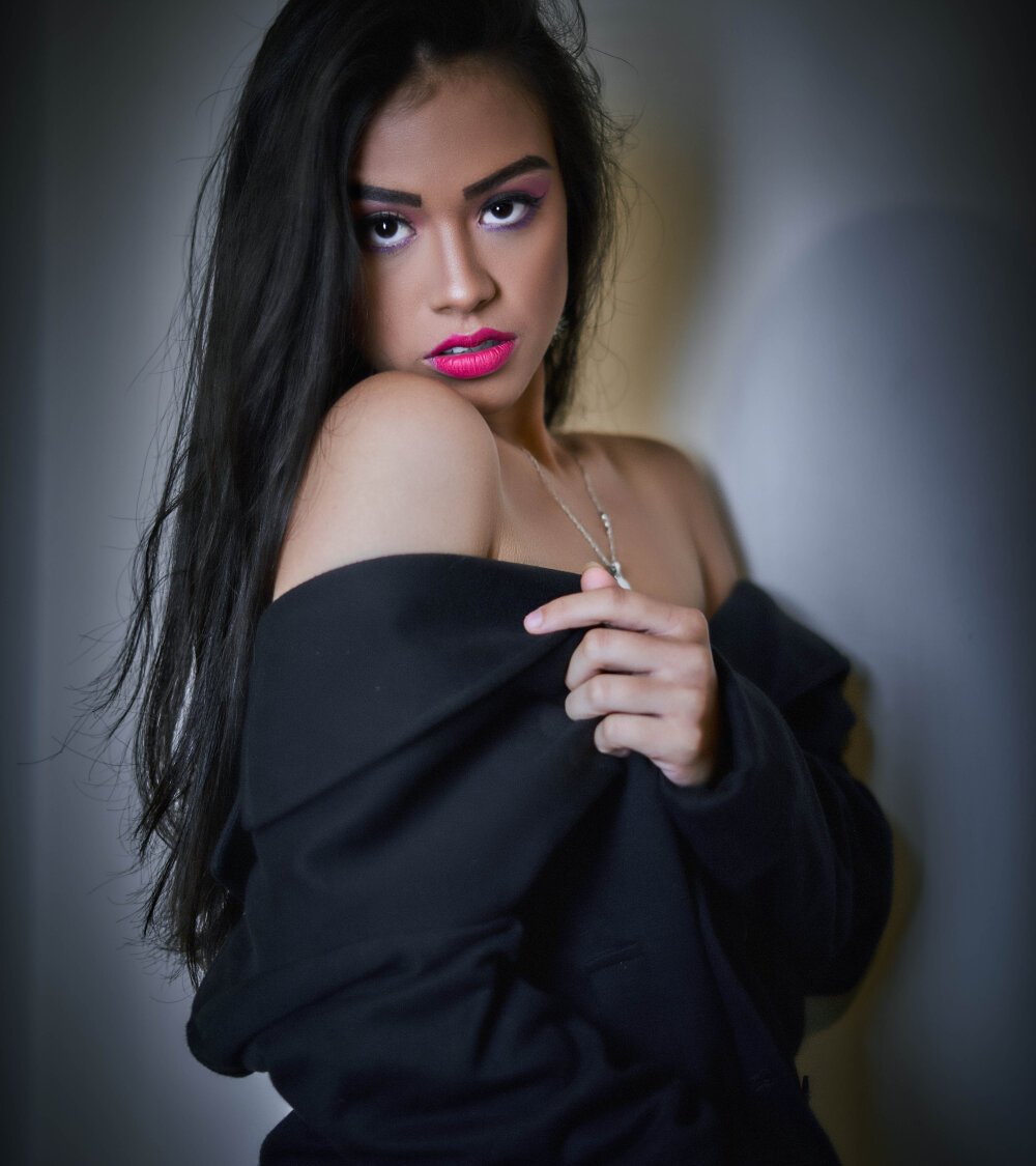 elivecams.com ninafrost_ livesex profile in spanish cams