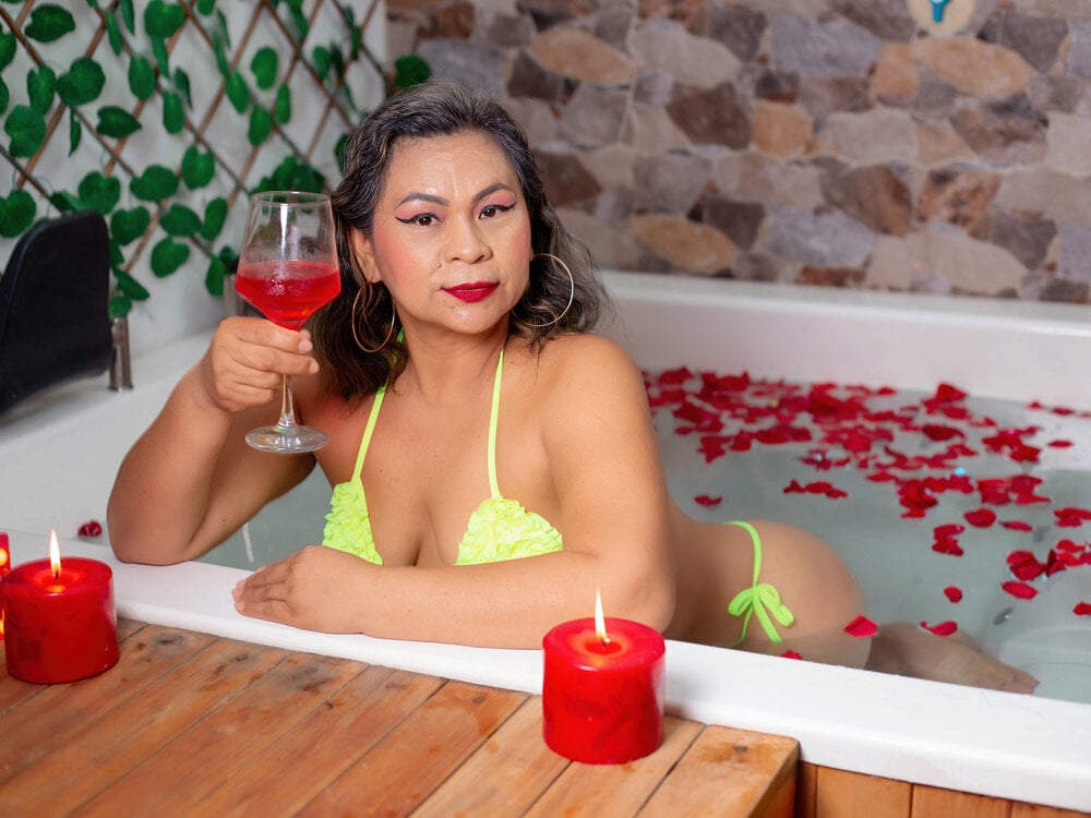 dianamilf's most recent online preview
