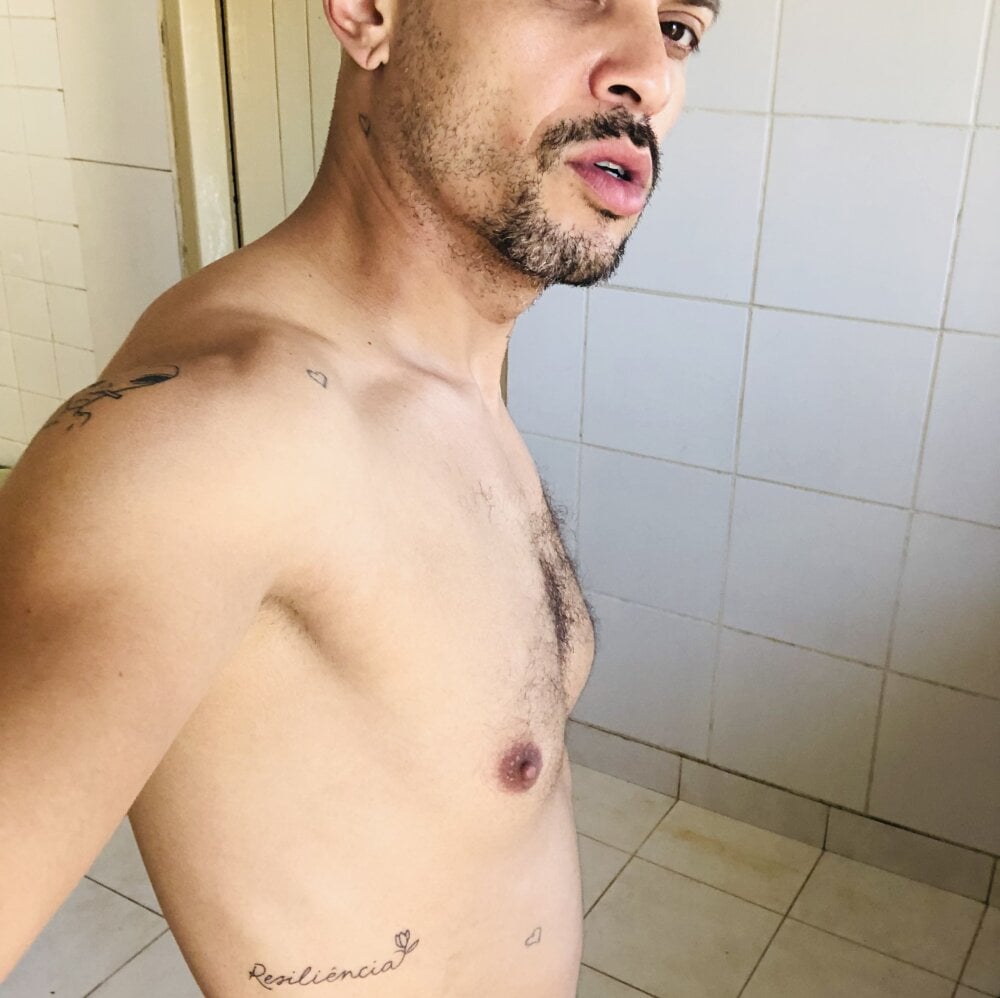 Tony21cmRj's Offline XXX Chat