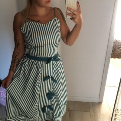 carolineflowers from stripchat