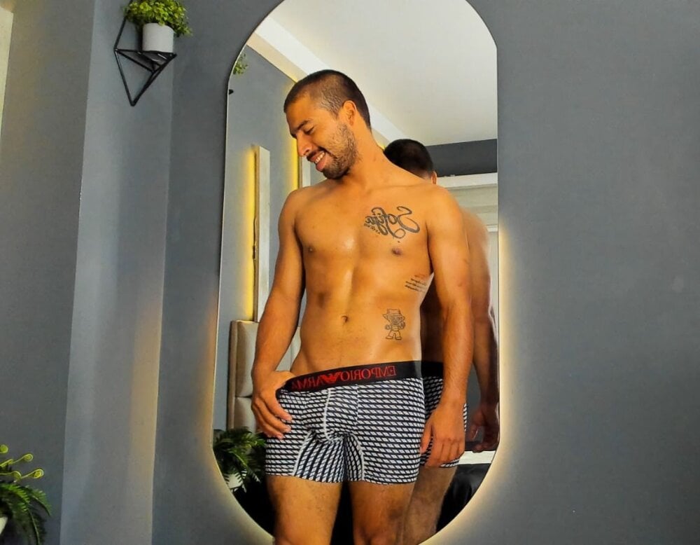 mystrongsubmissive from stripchat