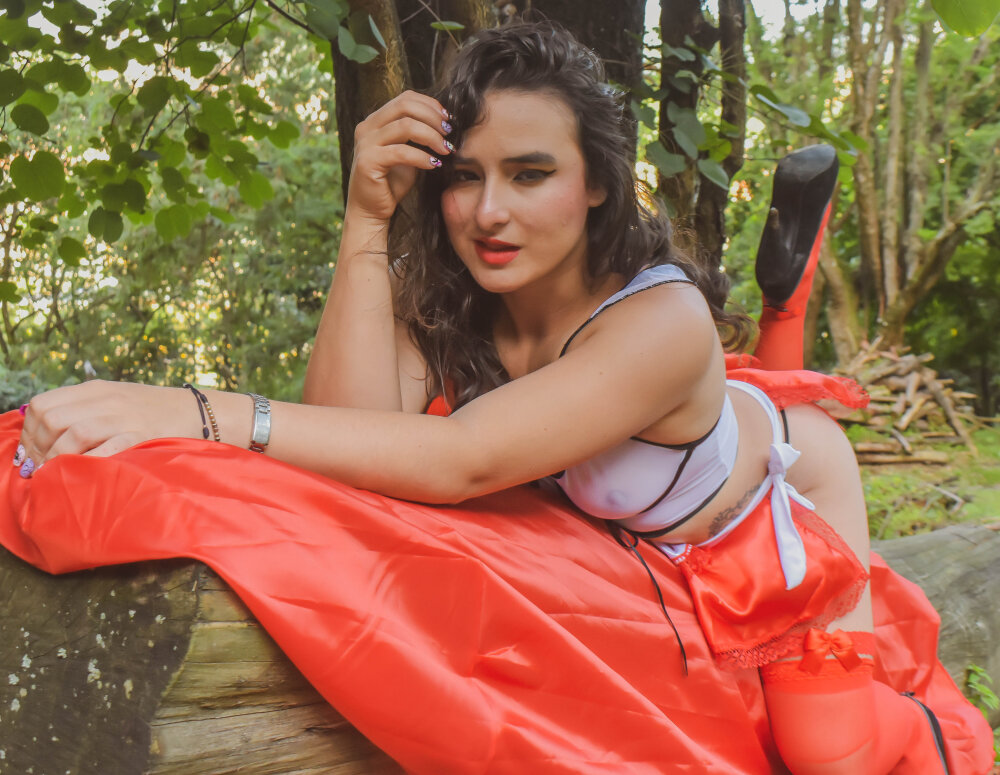 Live sex webcam photo for CandyQueenGold #290099001