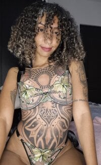 tucurly_latina