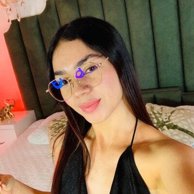 Evelinn_Ruiz Female Young Online Webcam Adult