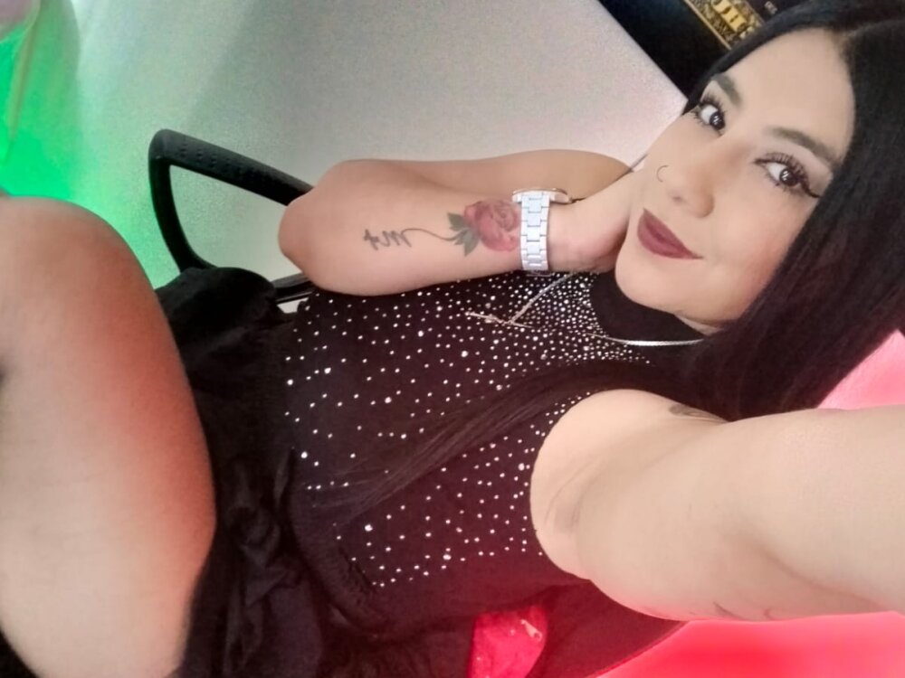 Live sex webcam photo for missariadna2 #289910963