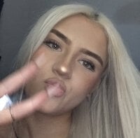 TwinkleGirlXO's Offline Chat Room
