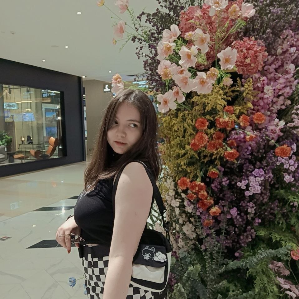 WichEmiliya ❓ live naked cam