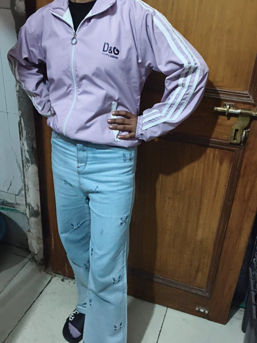 6livesex.com aaradhna-_hoy livesex profile in large-tits cams