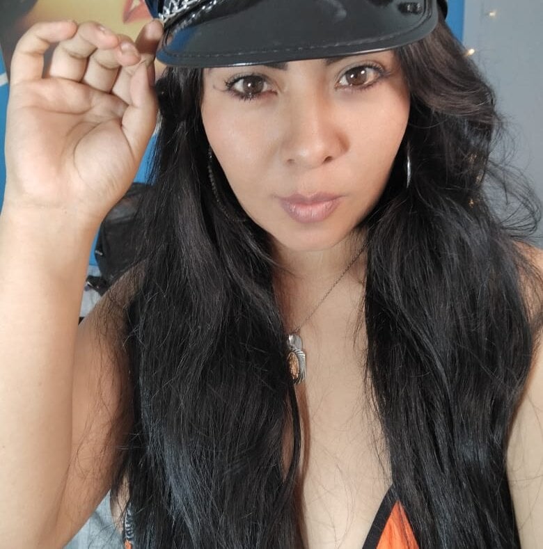 cheapadultsexcams.com dayanna_lovee livesex profile in at-at cams