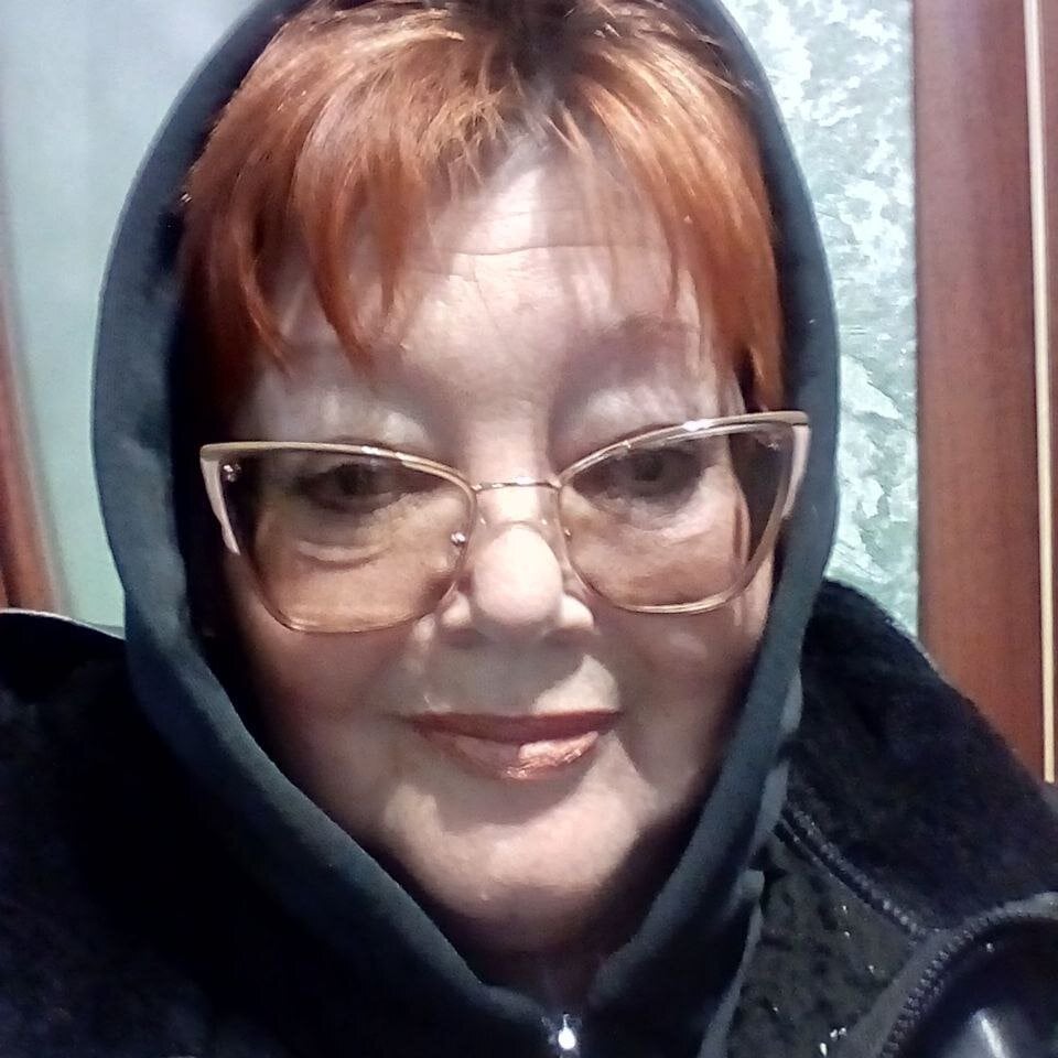 badgirlwebcam.com alexandra-lovee livesex profile in on-your-laps cams