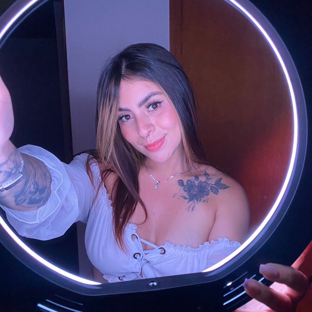 Live sex webcam photo for GabyVandriel #289871275