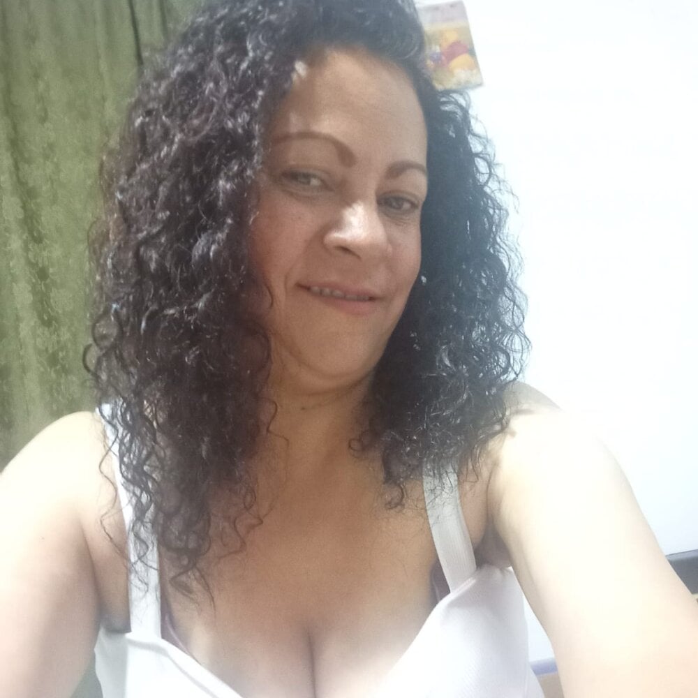 stripchat missvelvetx_