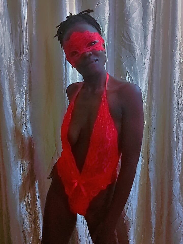 stripchat toveyah_ webcam profile pic via myliveeroticcams.com