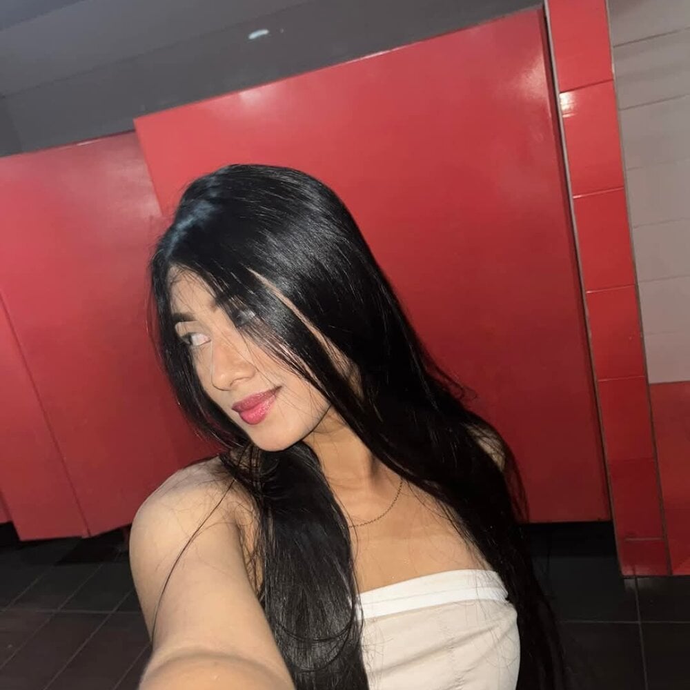 hornylatin_a's Offline XXX Chat