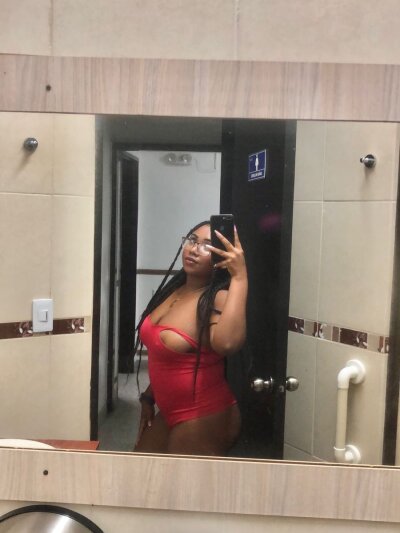 slimmin-ebony from stripchat