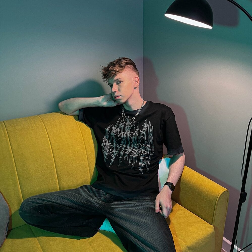 elliot_mars_'s Offline XXX Chat