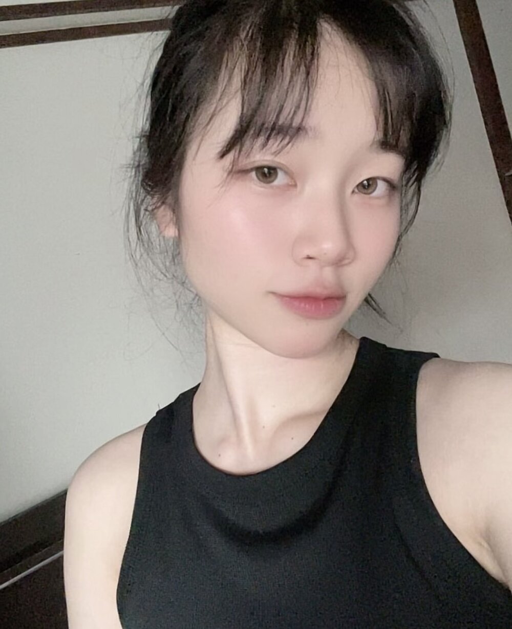 __Nina__ profile
