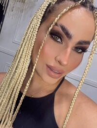 WenFox's webcam live show