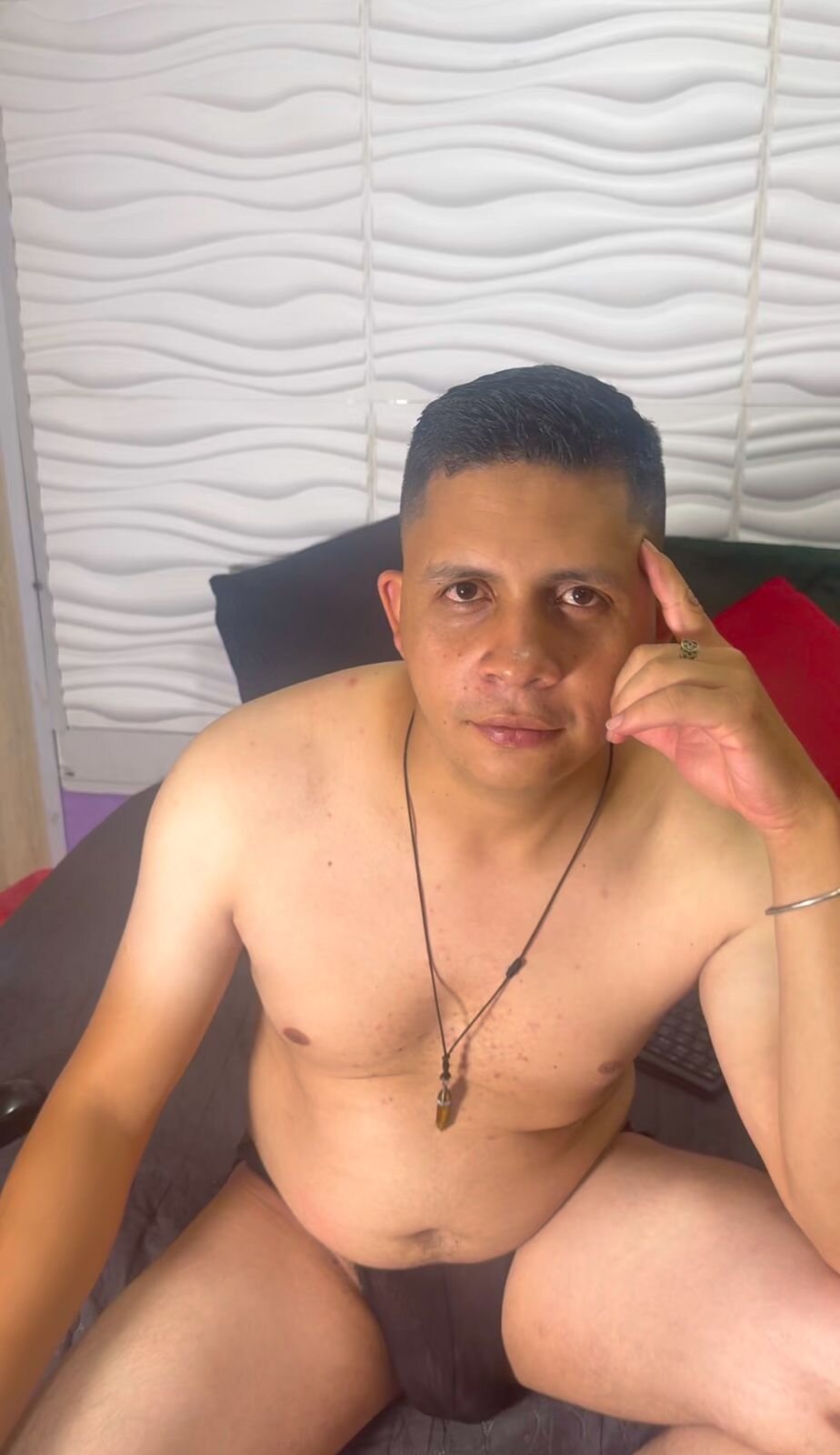 Emilianoveryhot