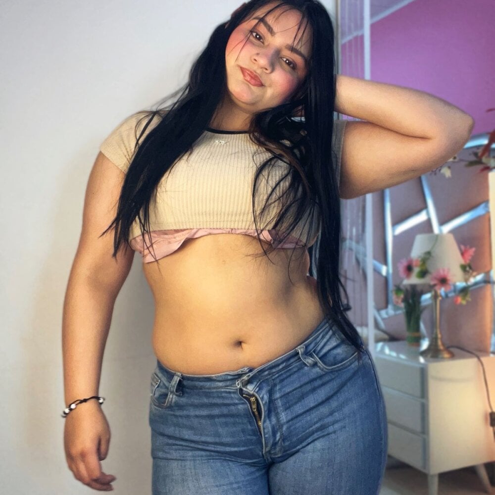 mega-camsex.net nicollevsconttei livesex profile in forest-of-light-or-not cams