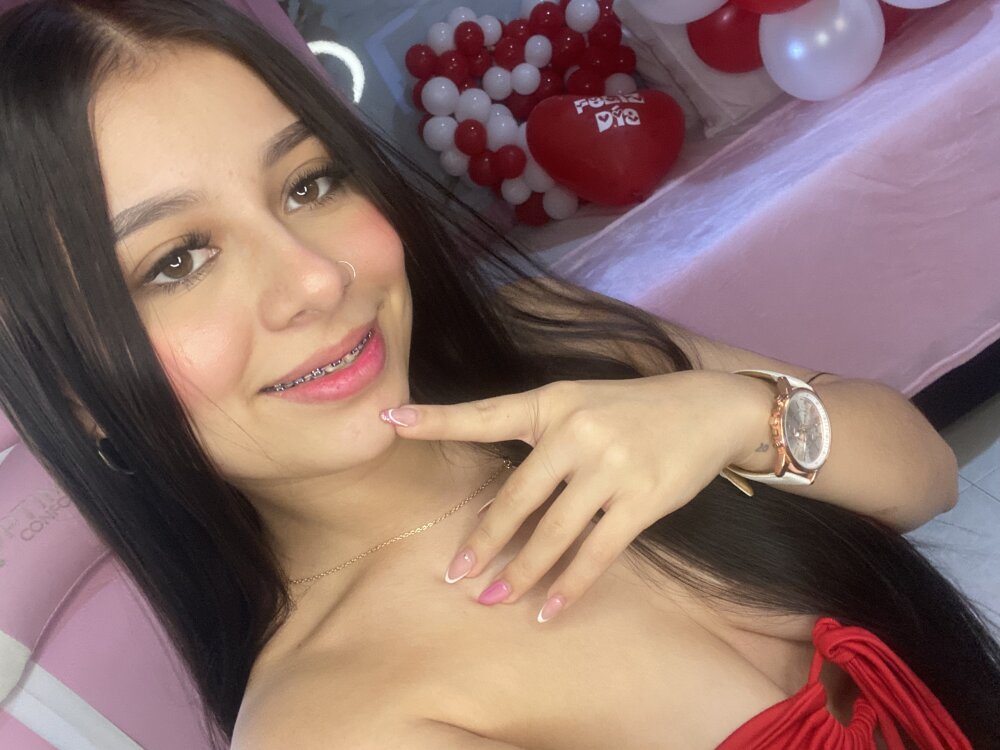 Live sex webcam photo for Yuli_16 #290669761
