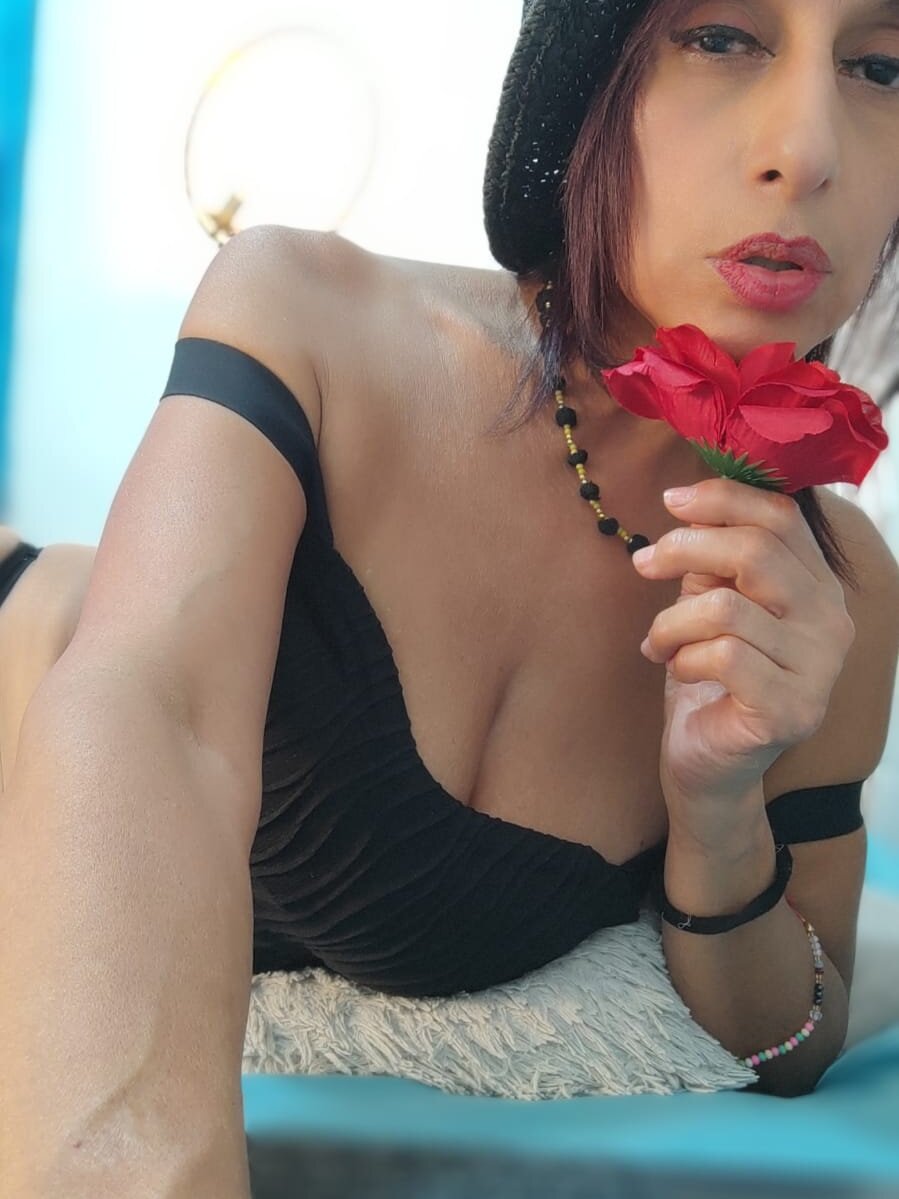 rebecca_mitchell from stripchat