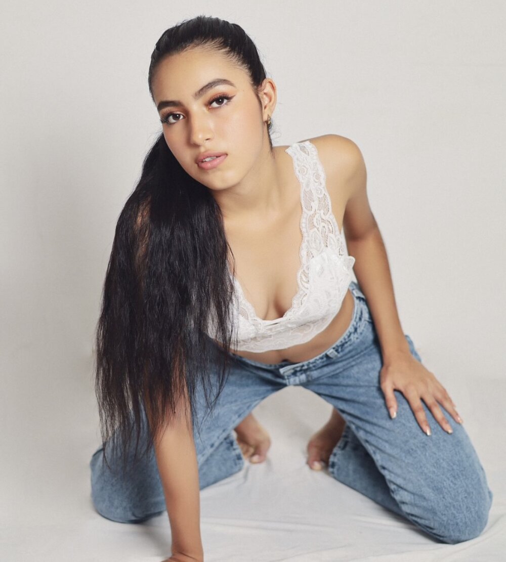 Miflaca_22's Offline XXX Chat