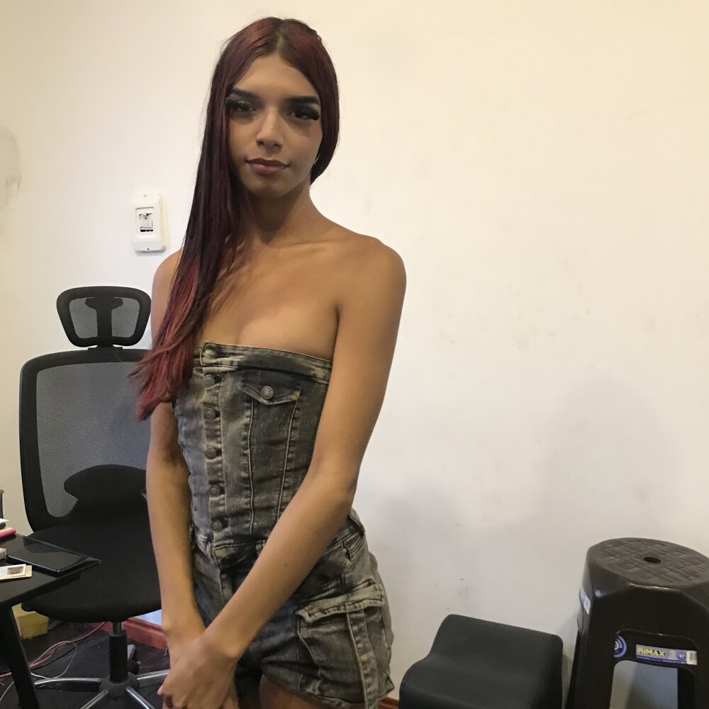 isis_doll_naughty from stripchat