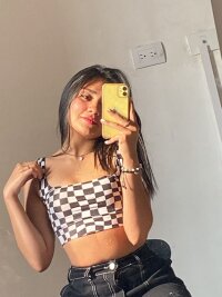 Saritaa_pinkk's Offline Chat Room