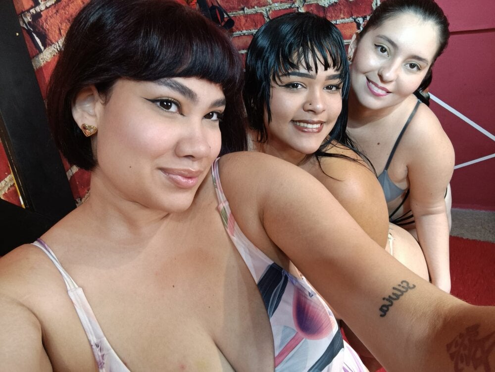 BLACK_BDSM's Offline Chat Room