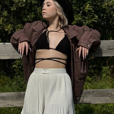 HevenlyRose - big ass white