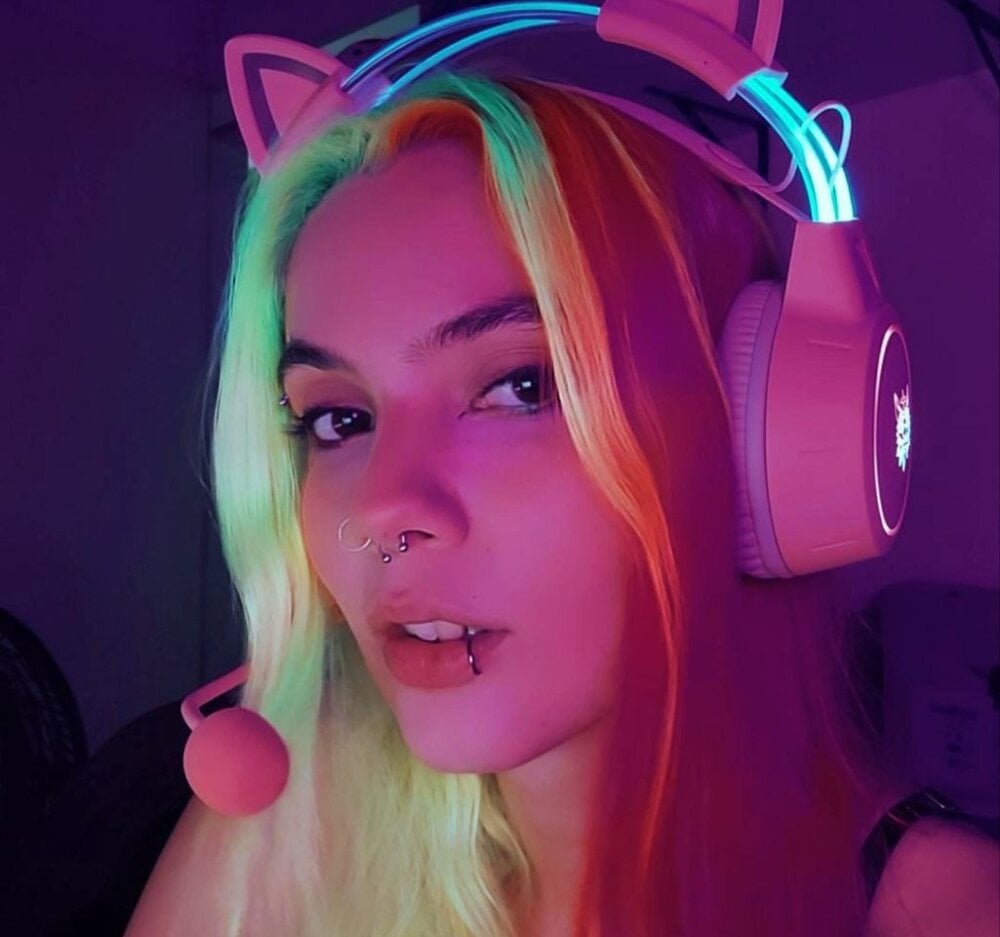 stripchat virginanallie