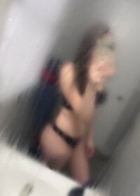 SubmissiveBabe0217's Offline Chat Room