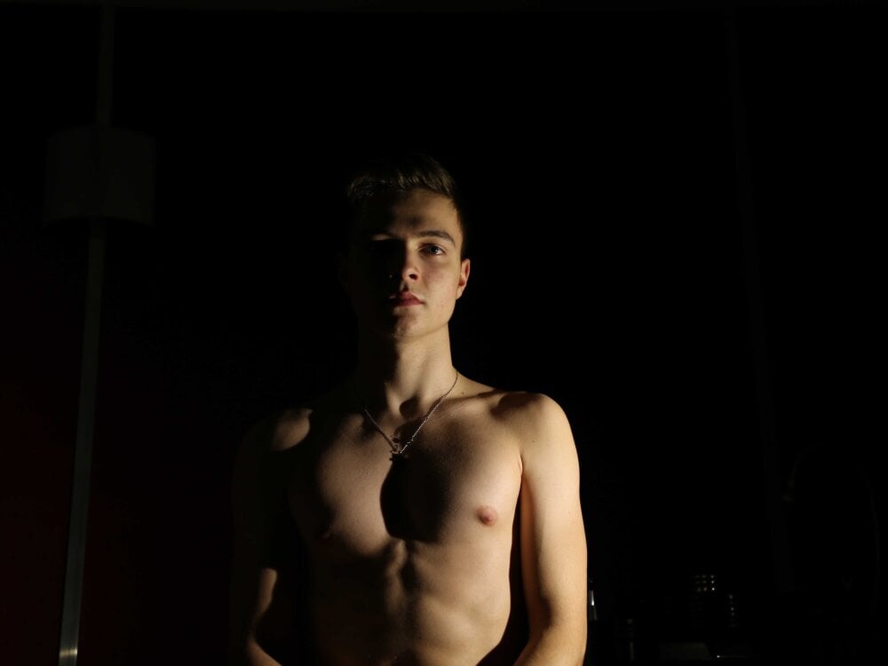 kleinerbubi21 from stripchat