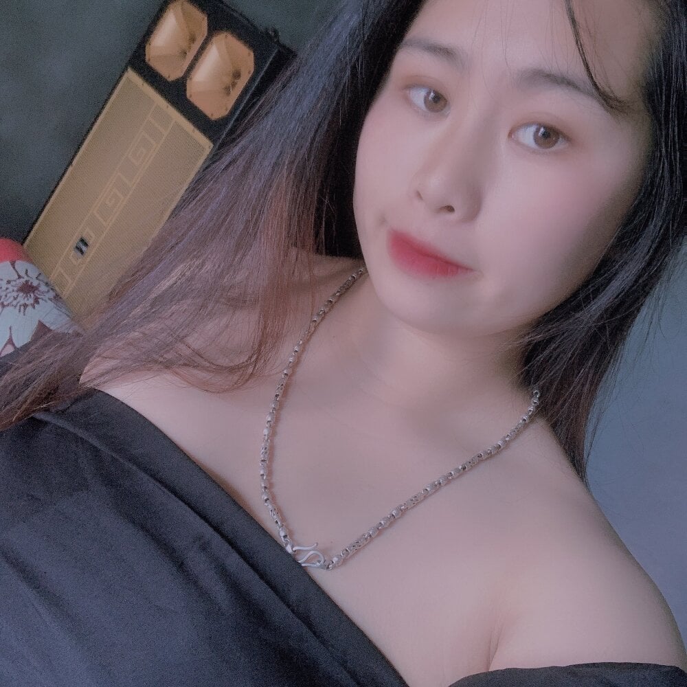 patry33 Adlı Modelin Çevrimdışı XXX Sohbeti