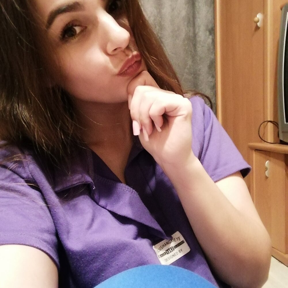 iluvcams.com jenevaonlovexq livesex profile in large cams